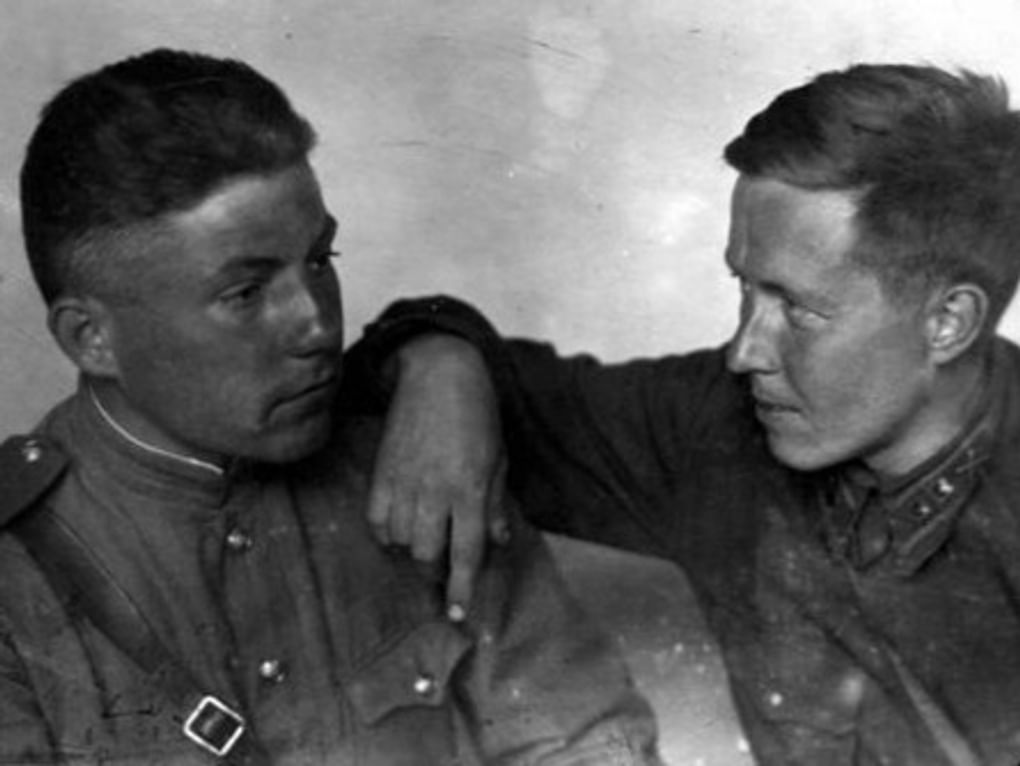 Николай Виткевич и Александр Солженицын (справа). Май 1943. Село Тюрино, Астраханская область. Фотография: solzhenitsyn.ru
