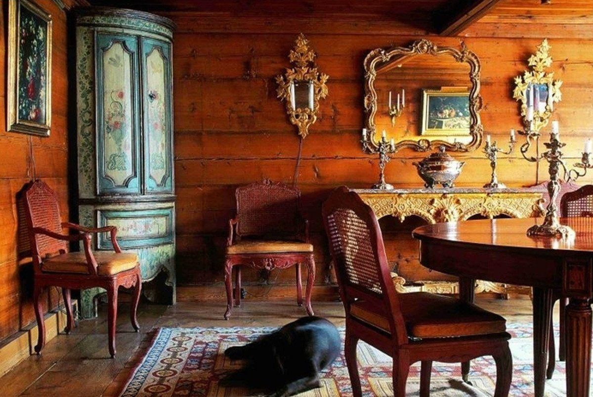 Russian room. Интерьер в старинном стиле. Интерьер комнаты в старинном стиле. Купеческий стиль в интерьере. Интерьер под старину.