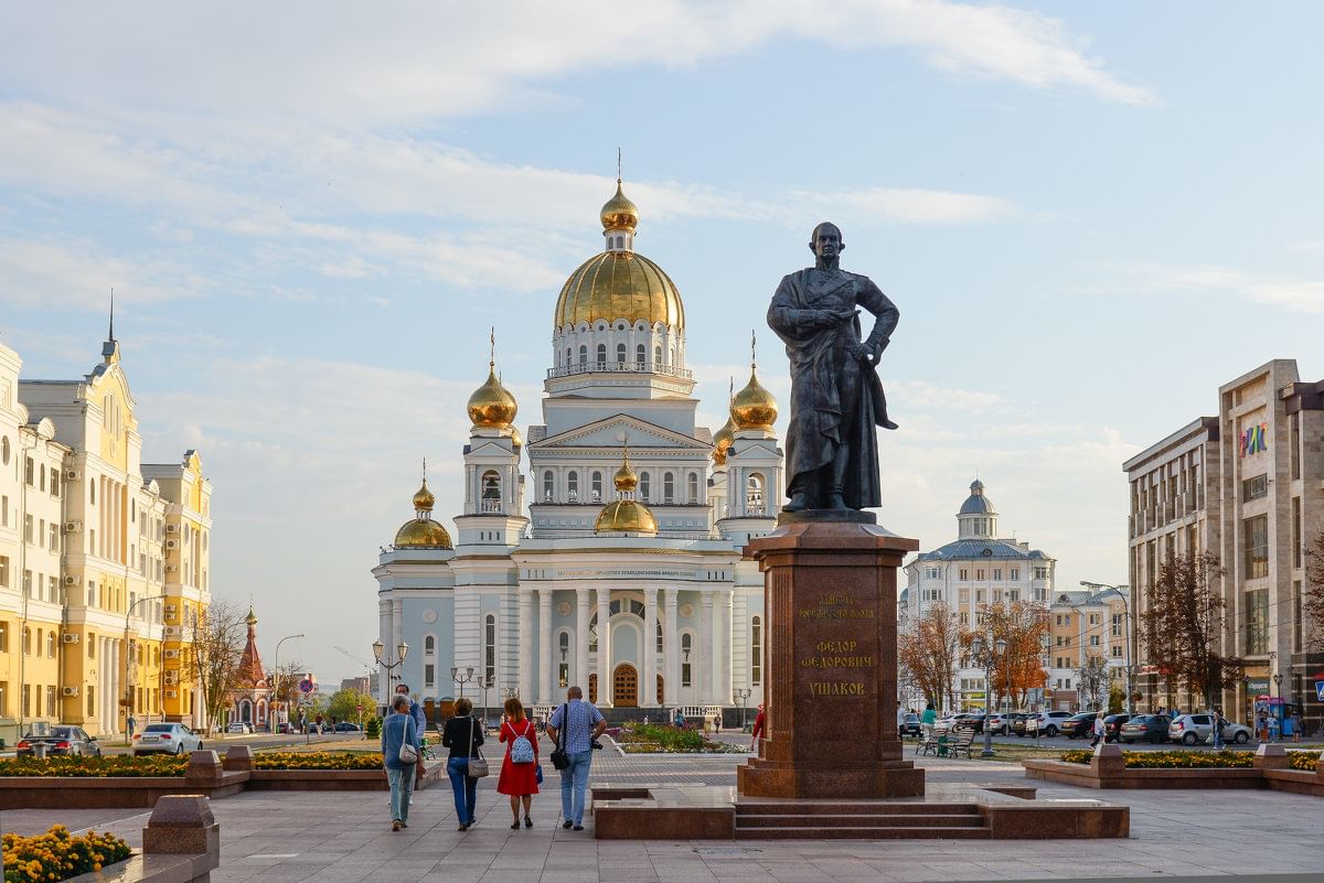 Мордовия саранск улицы. Храм Федора Ушакова в Саранске. Памятник Федору Ушакову Саранск. Саранск Федор Ушаков храм. Федор Ушаков в Саранске.