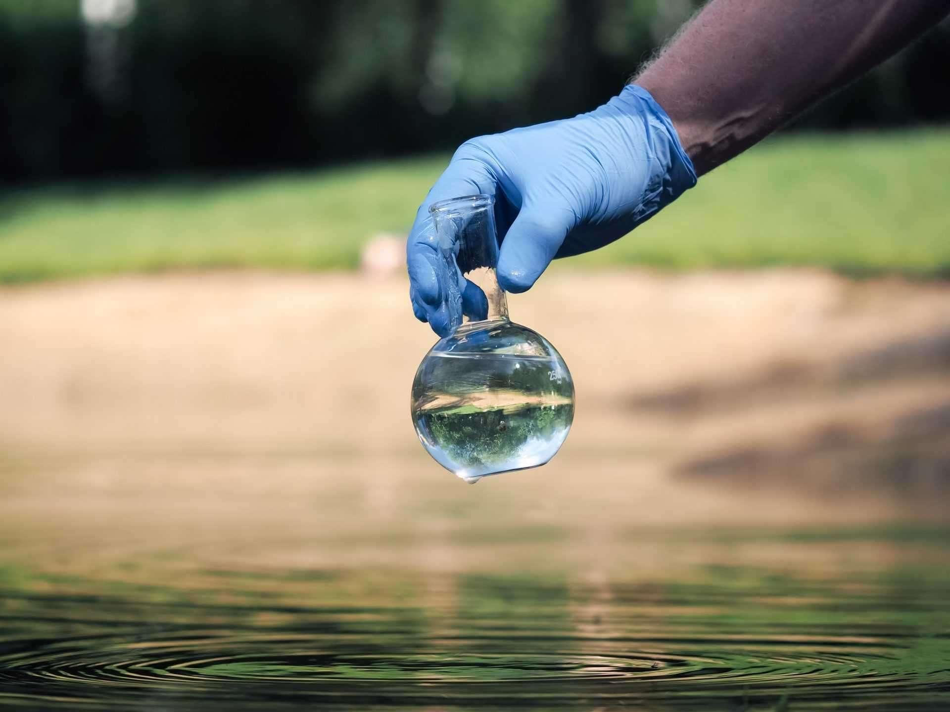 Проблема загрязнения природных ресурсов. Экология воды. Чистая вода. Пресная вода. Чистый.