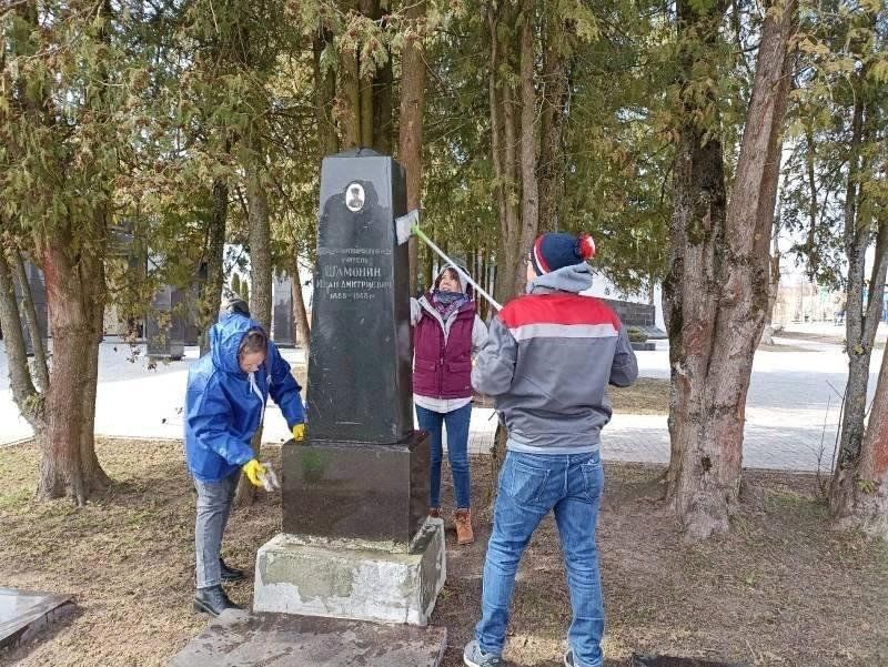 День города шаховская 2024. Памятник Абрамову в Архангельске. Памятник Федору Абрамову. Панкратовка Липецкая область. Памятник Федору Абрамову в Архангельске.