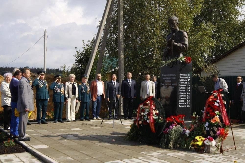 Фото возложение цветов к памятнику погибшим в великой отечественной войне