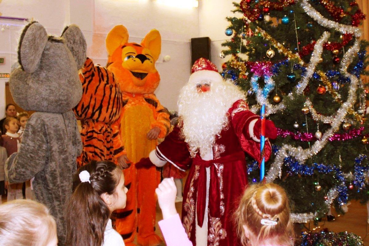 новый год в планетарии. новогодние представления в питере. новогодняя елка в усадьбе державина. новогодние представления в парках. новогоднее представление для детей.