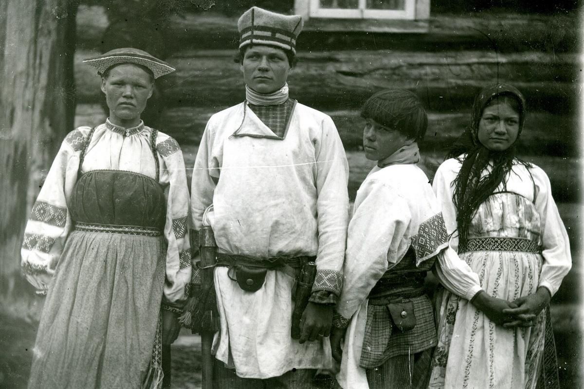 Коми пермяки. Коми зыряне и пермяки. Коми пермяки антропология. Семья Коми-пермяки. Финно-угорские Коми пермяки.