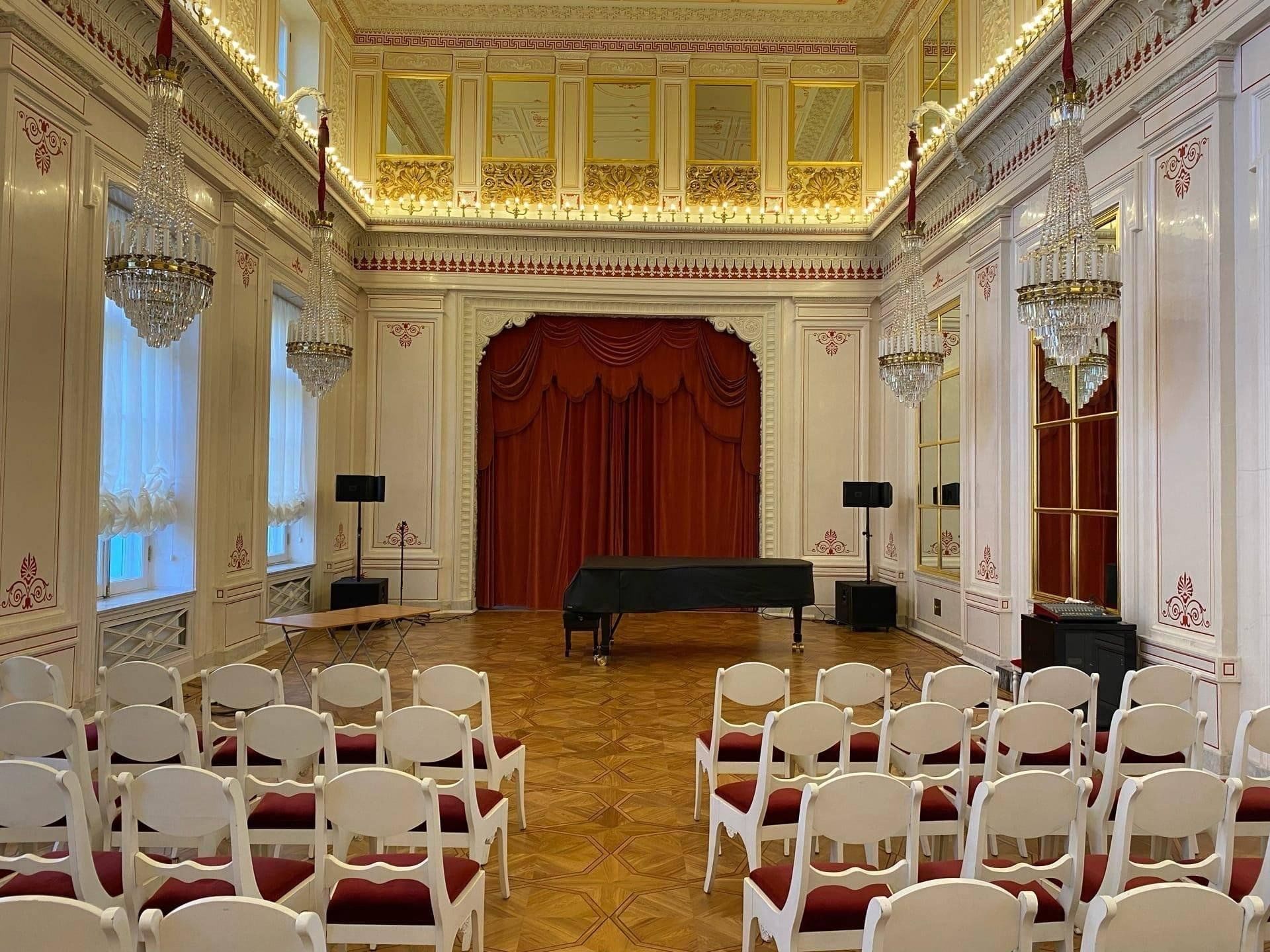 белый зал шереметьевского дворца