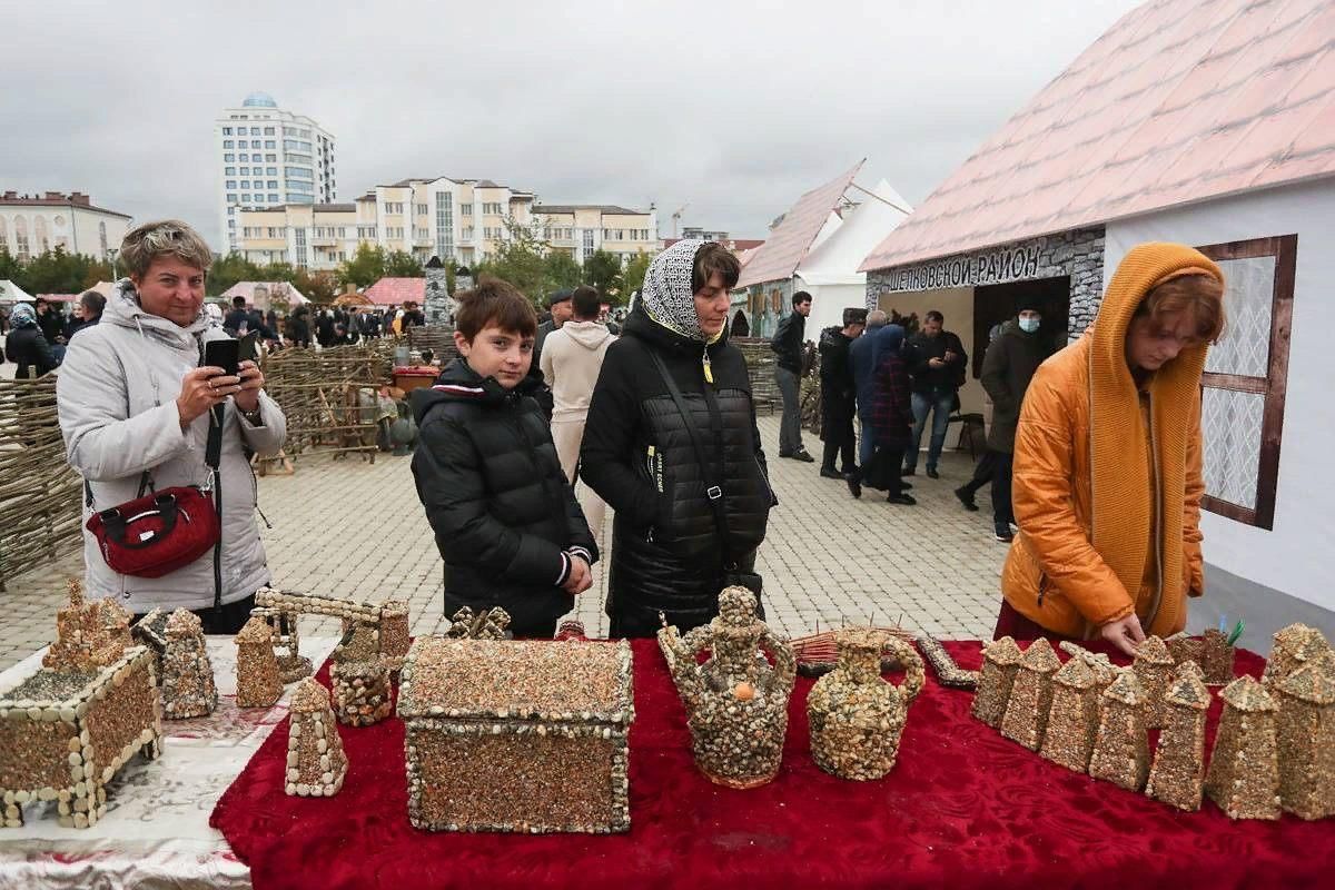 Новый год в грозном. День города Грозный. Празднование в Грозном. А праздником город Грозный. 5 Октября день города Грозный.