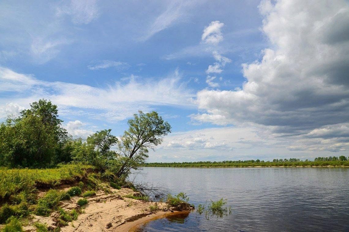 Пено волго. Река Волга Волжский. Берег Волги Волгоградская область. Природа Татарстана Волга. Река Волга в Самарской области.