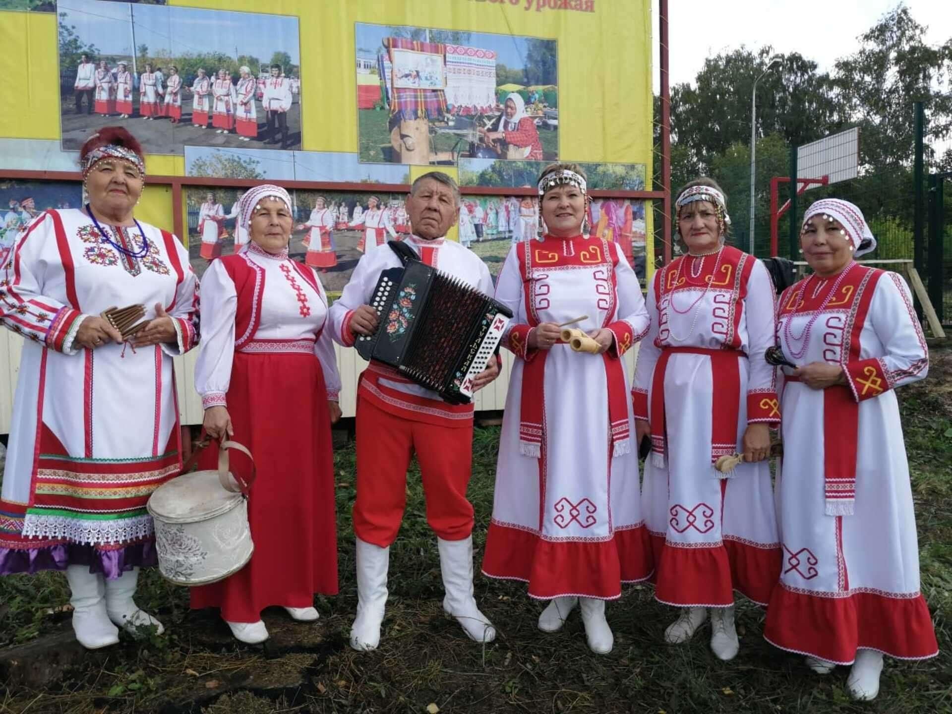 Чувашские видео. Чувашский фольклор. Чувашские фольклорные ансамбли. Фольклор Чувашского народа. Чувашский фольклор фото.