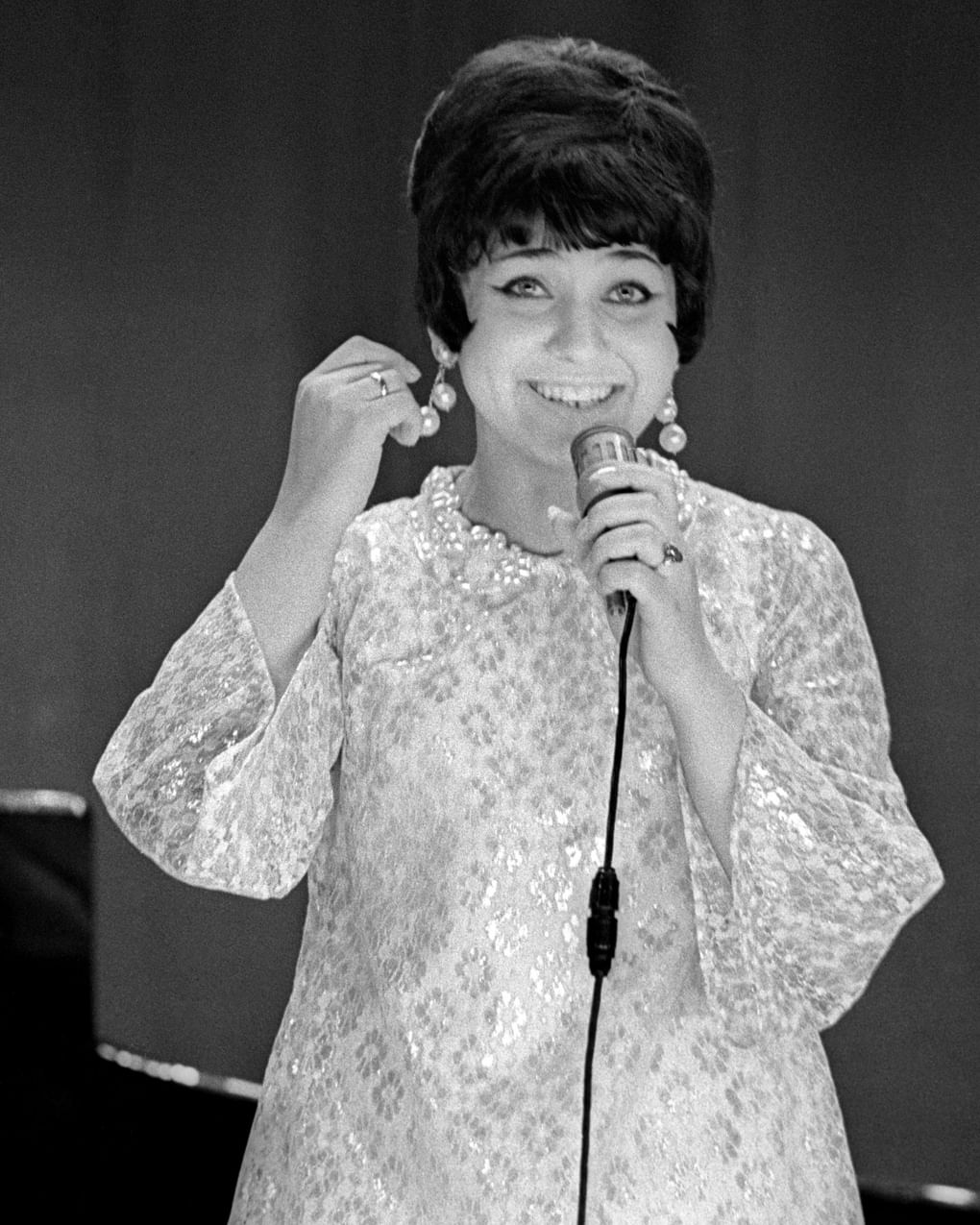 Певица Аида Ведищева. 1972 год. Фотография: Михаил Строков / Фотохроника ТАСС
