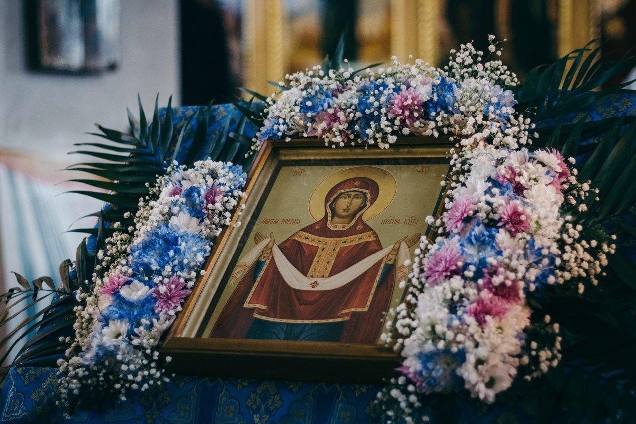 Икона покрова пресвятой богородицы украшенная цветами фото Программа "Покров Пресвятой Богородицы" 2023, Гурьевский район - дата и место пр
