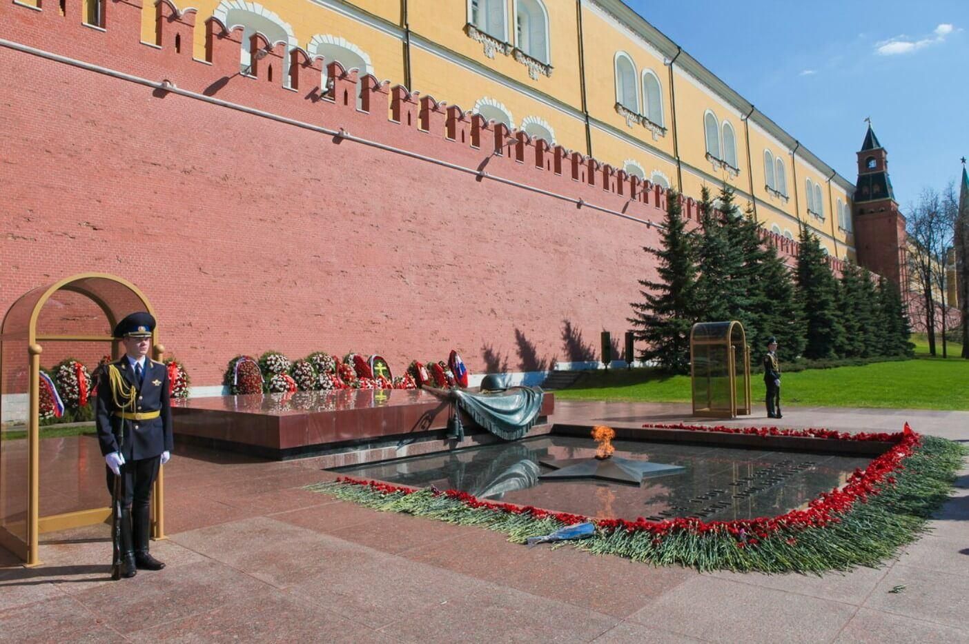 Фото могилы неизвестного солдата у кремлевской стены