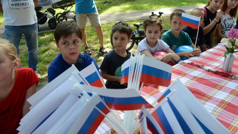 Флешмоб в детском саду ко дню флага. Флешмоб ко Дню флага. Флешмоб день флага в ДОУ.