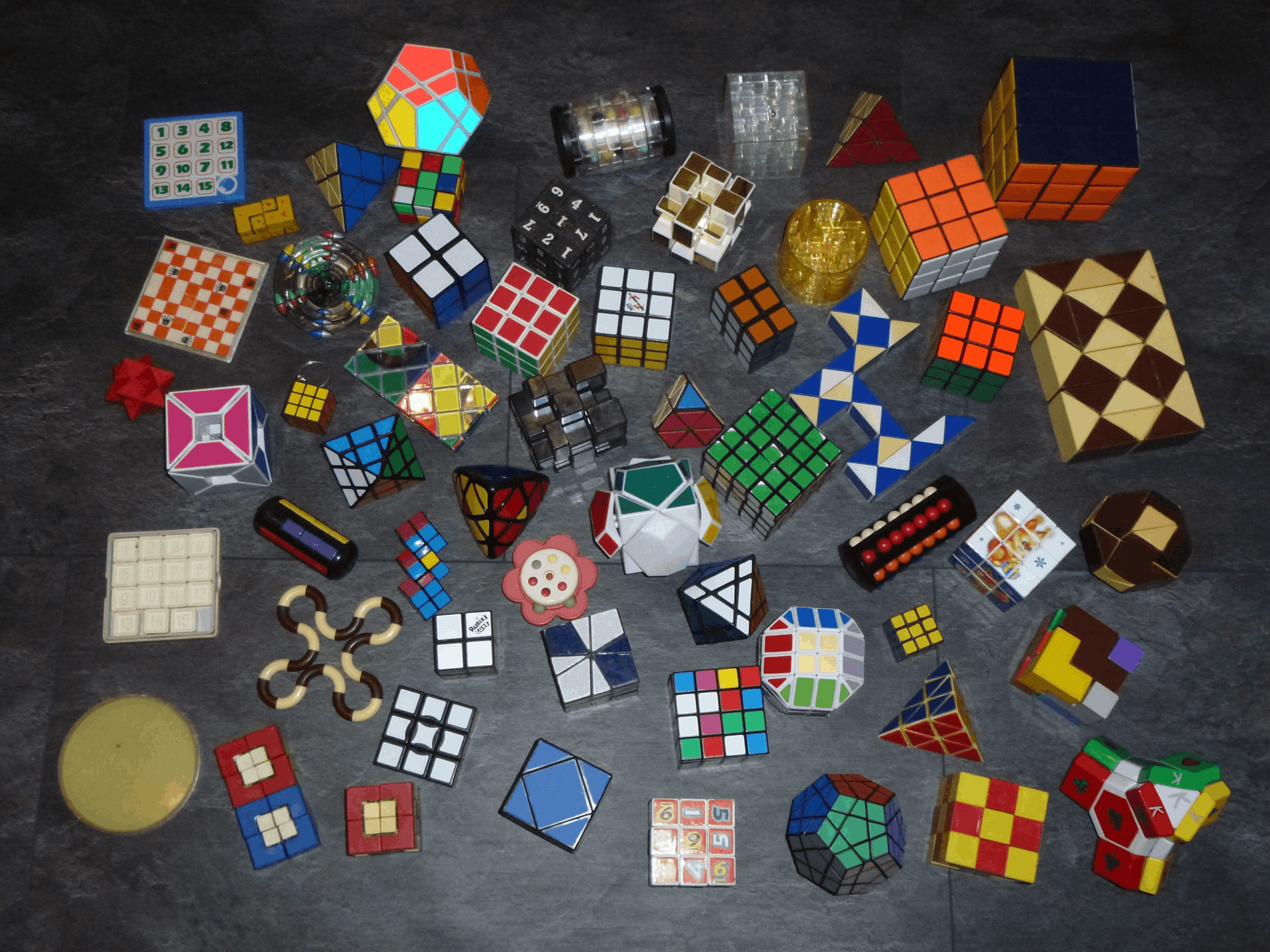 Клуб головоломок. Головоломки. Коллекция головоломок. Кубик рубик. Кубик Рубика коллекция.
