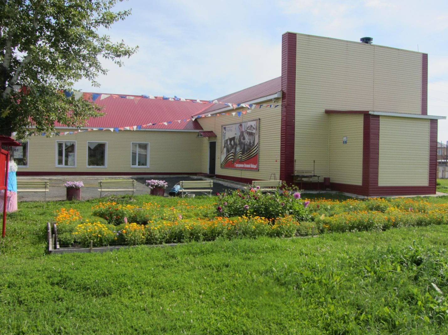 Сдк п российский. Красносопкинский СДК. Красная сопка Назаровский район. Поселок красная сопка Назаровский район Красноярский край. Дом культуры пос красная сопка Назаровского района.