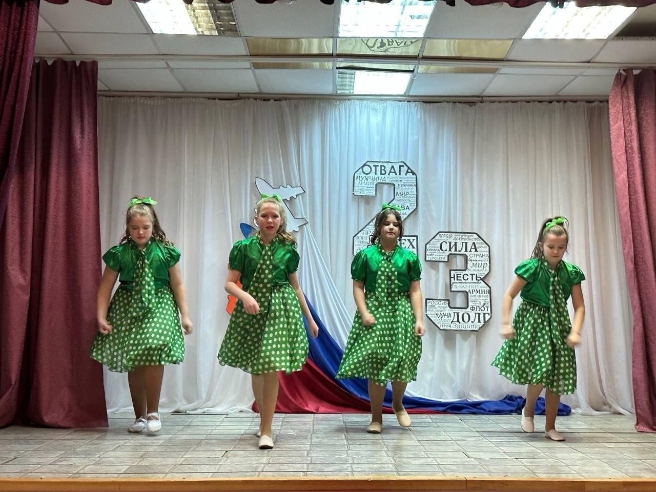 дети танцуют секс танцы 