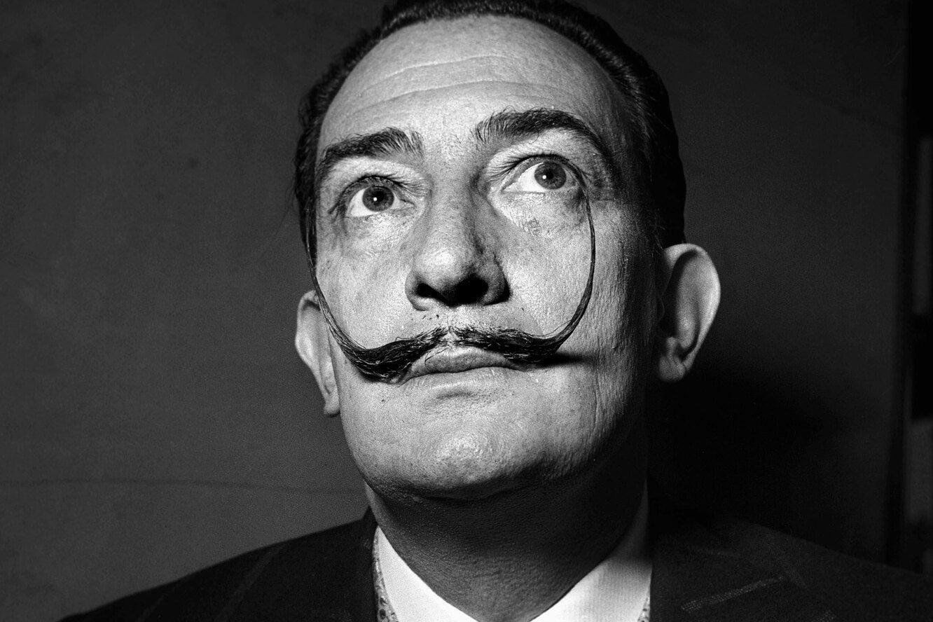 Salvador dali. Сальвадор дали. Сальвадор дали портрет. Усы Сальвадора дали. Пикассо усы.