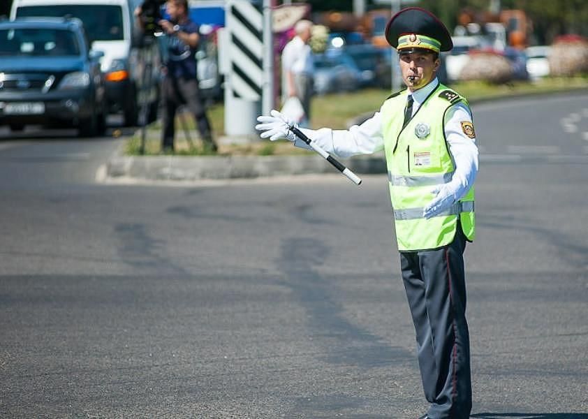 Фото регулировщика дорожного движения