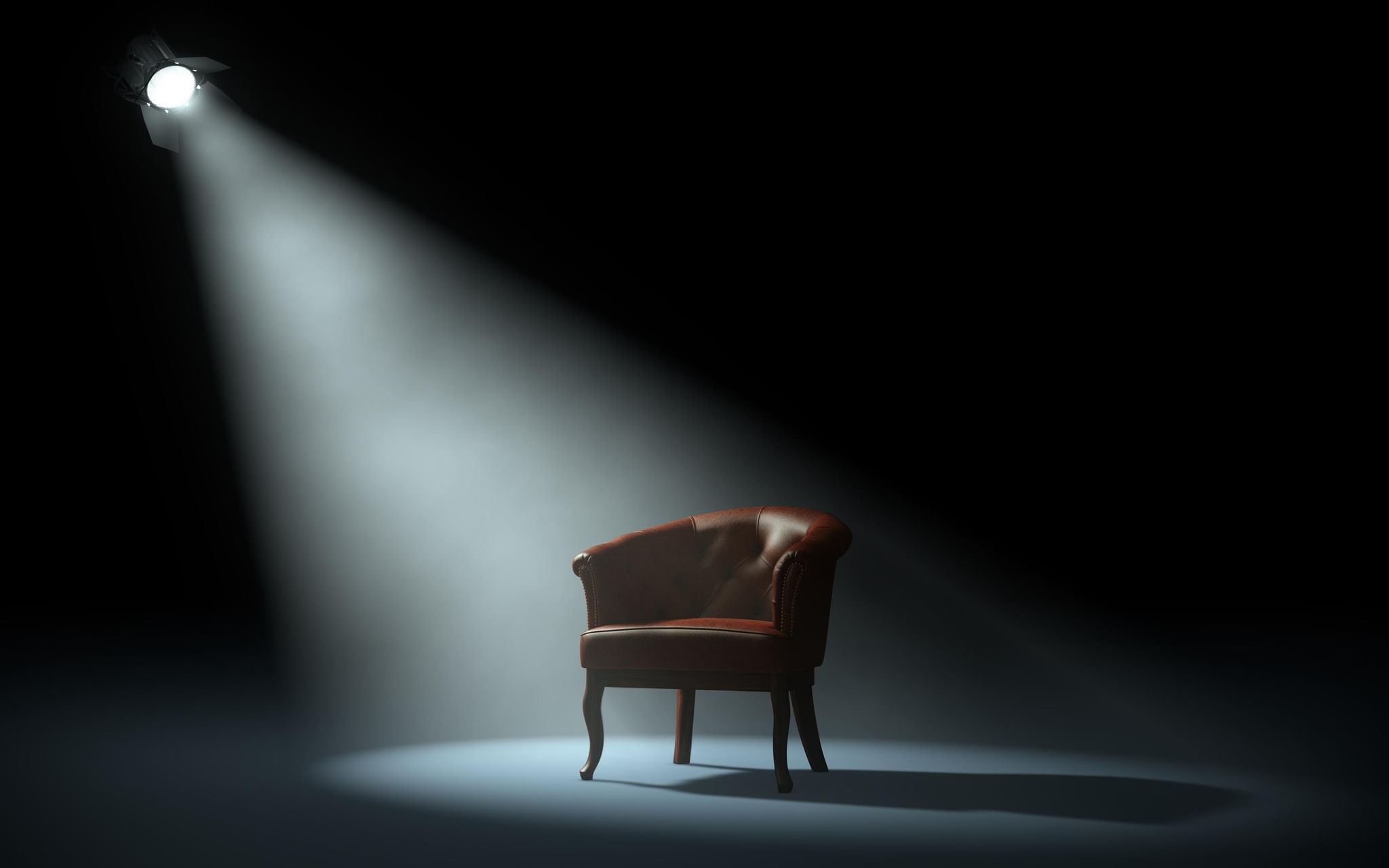 Кресло в темноте