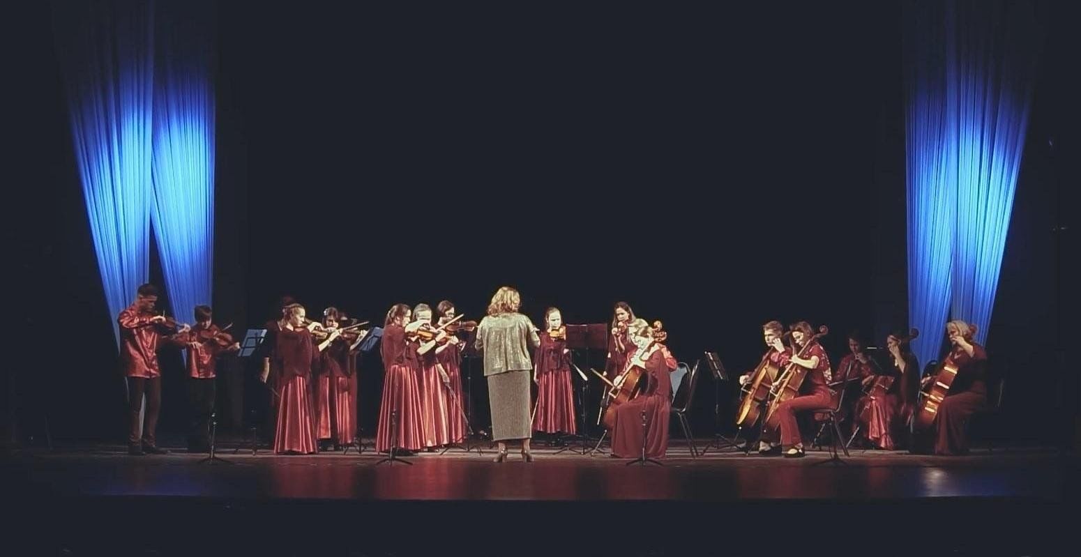Концерт песни пермь. Камерный оркестр. Концерт песни пермь. Ансамбль узоры прикамья пермский край. Триумф пермь филармония.