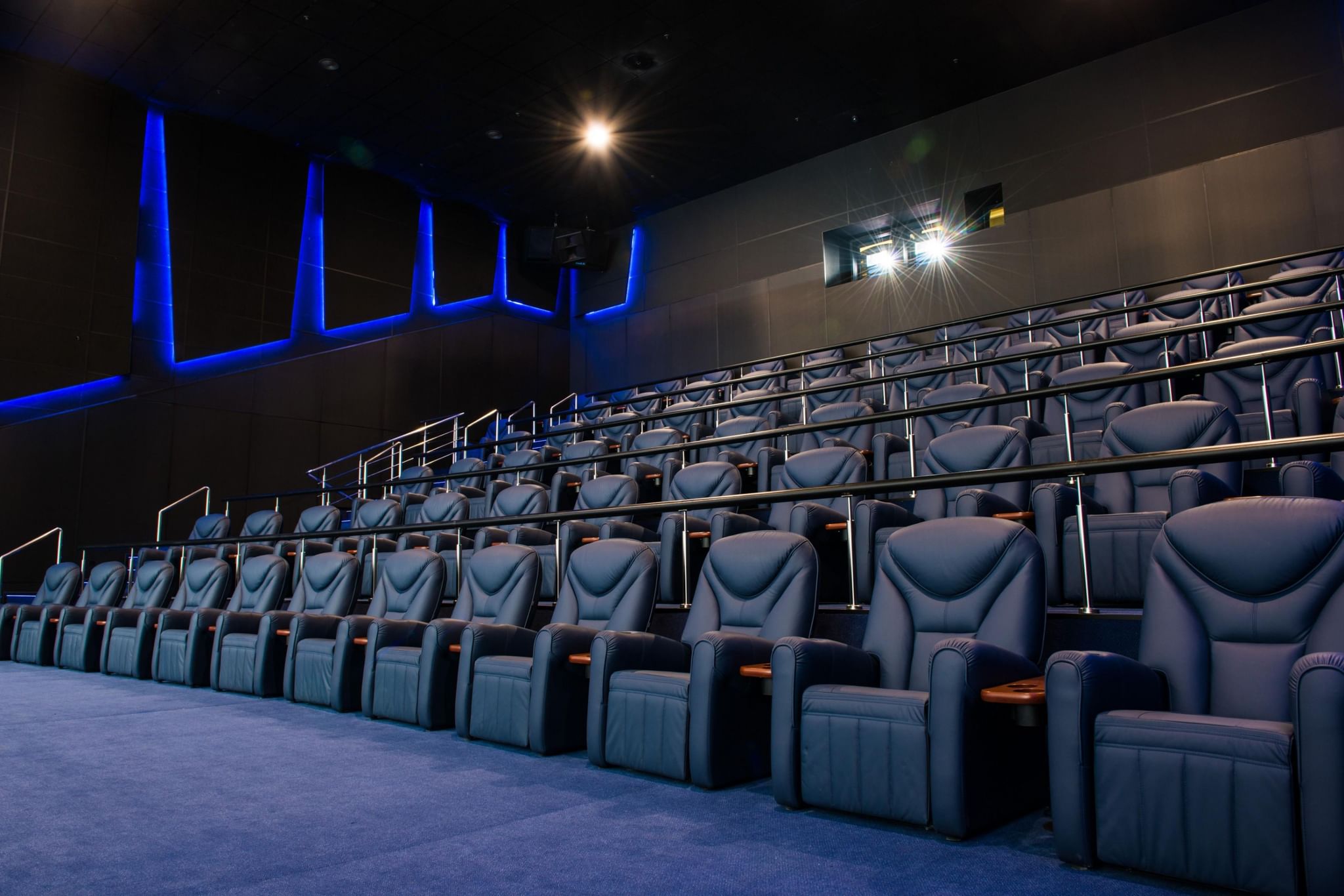Pm cinema. Формула кино галерея Санкт-Петербург зал IMAX. Формула кино Питерлэнд, зал 11 IMAX. Питерлэнд зал IMAX. Зал IMAX Sapphire.