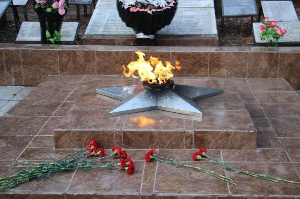 Вечный огонь в луганске фото