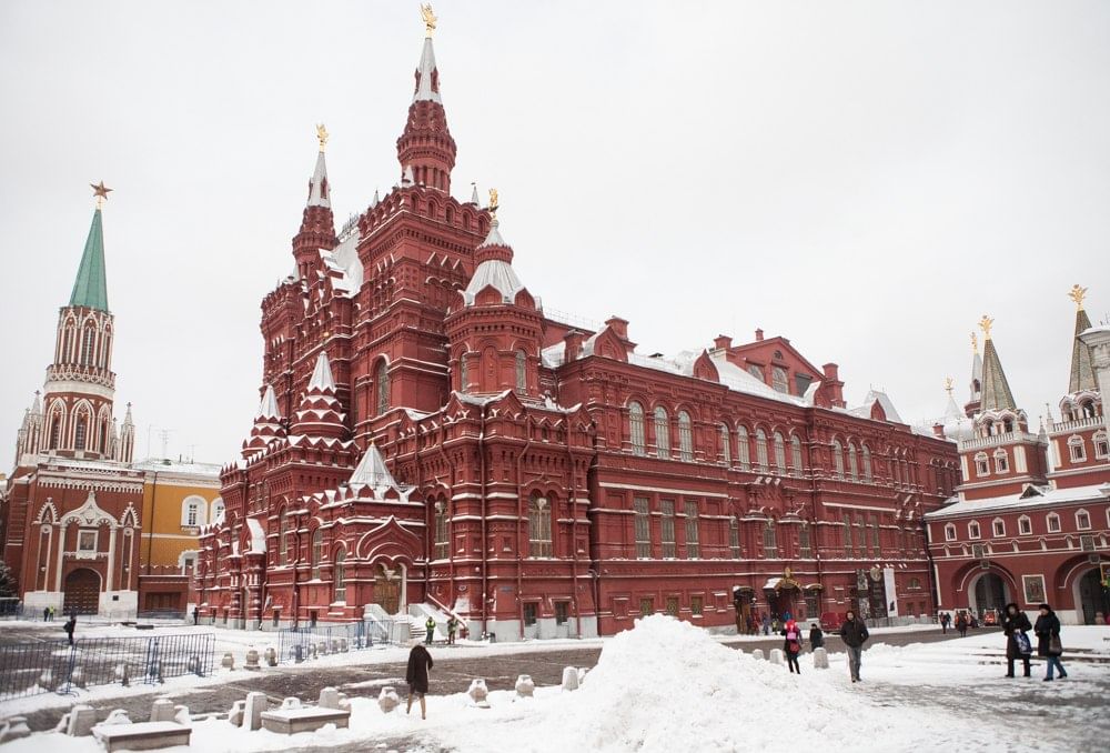 Здание исторического музея в москве