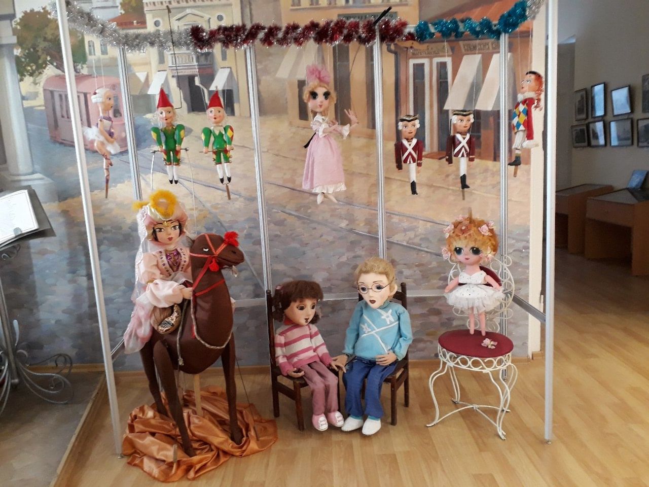 Мир театра кукол. Выставка кукол. Театр кукол выставка. Выставка театральных кукол. Выставка кукол кукольного театра.
