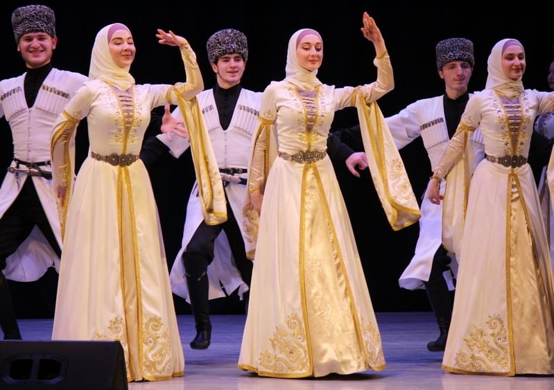 Чеченский ансамбль вайнах. Ансамбль чеченского танца Вайнах. Чеченский ансамбль Вайнах концерт. Ингушский ансамбль Вайнах.