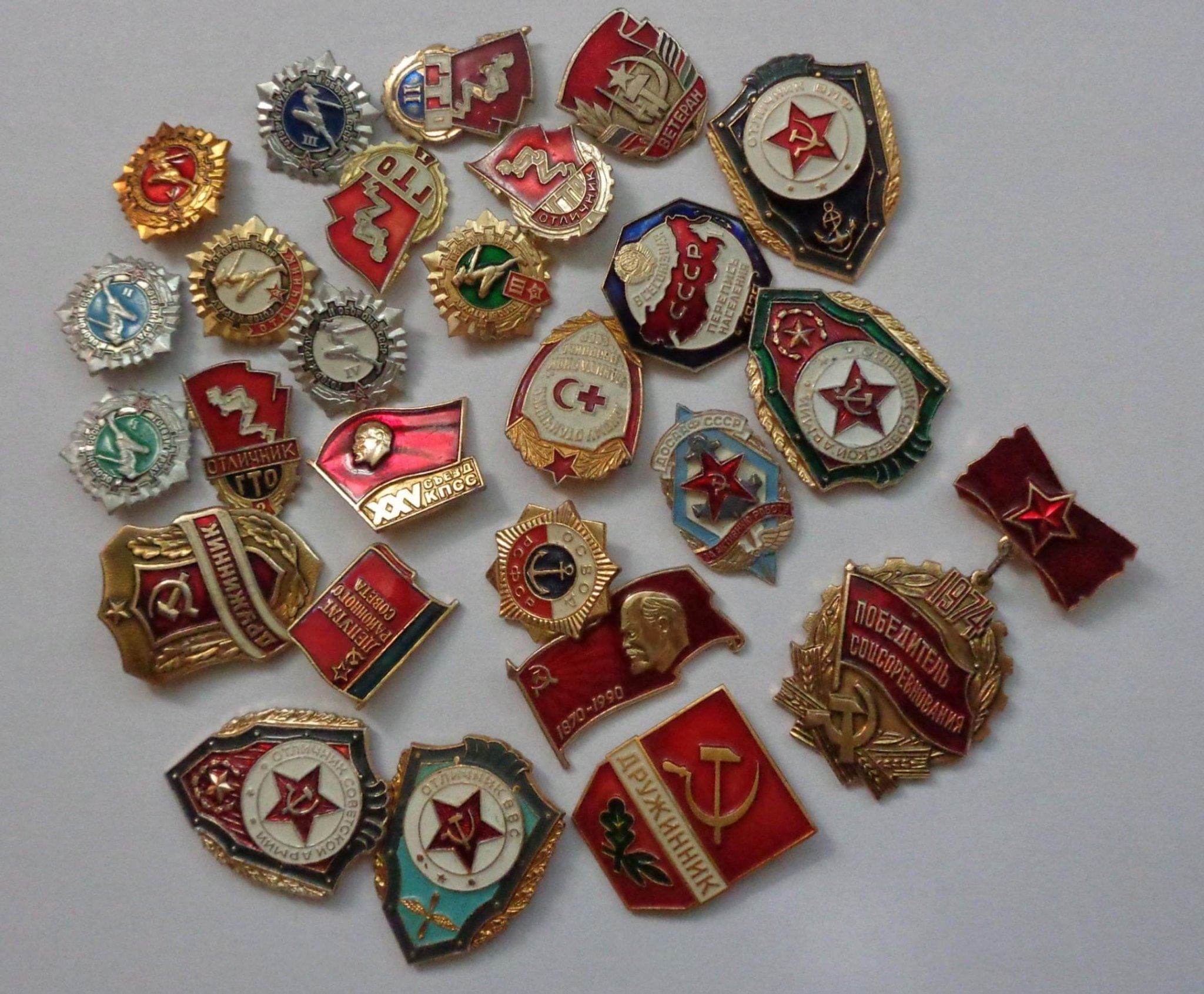 Значки ссср фото Выставка "Большая история в маленьких вещах" 2023, Волгодонской район - дата и м