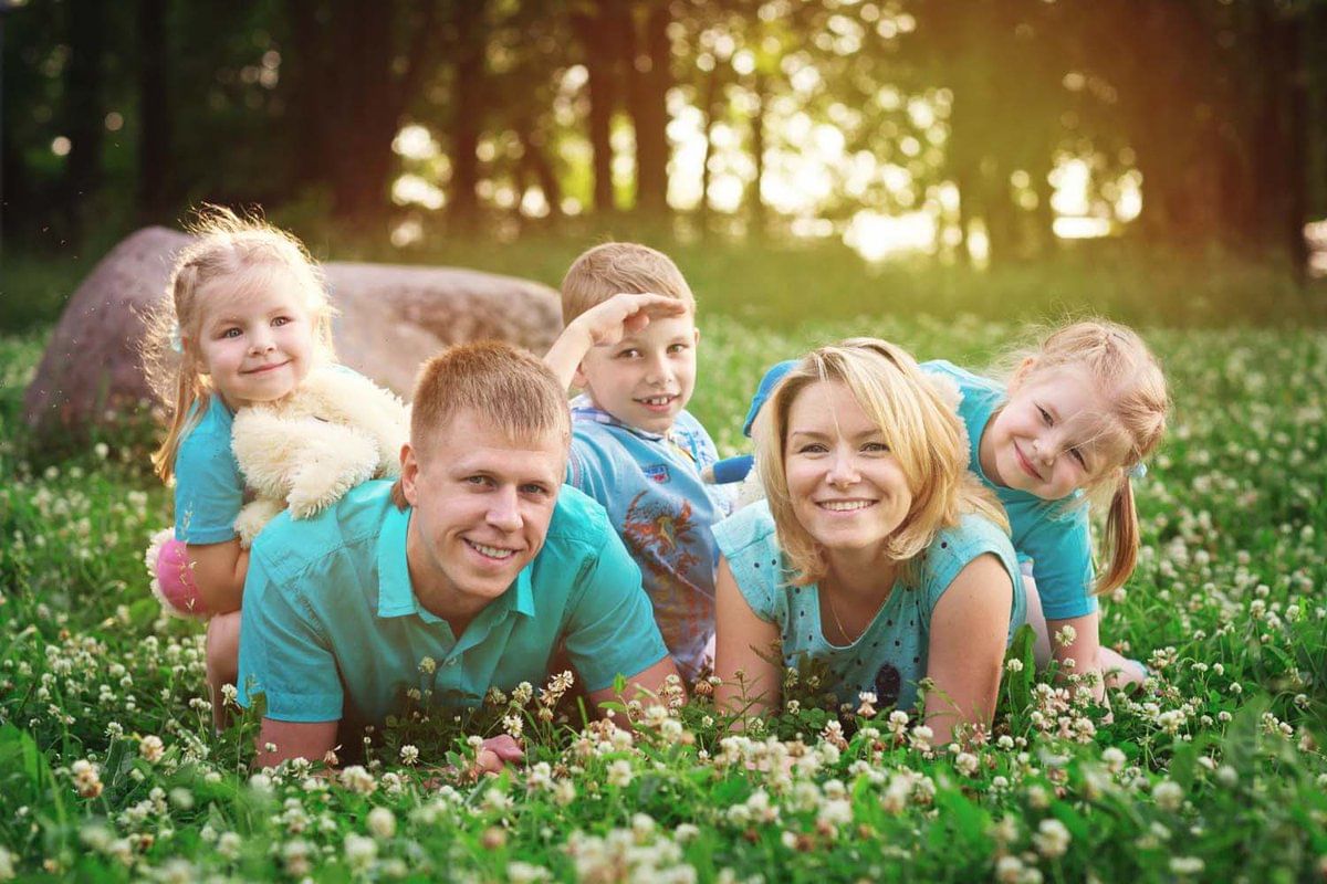 Многодетным семьям 2020 год. Яркая семейная фотосессия. Интересные семейные фото. Хорошая семья. Лучшие семейные фото.
