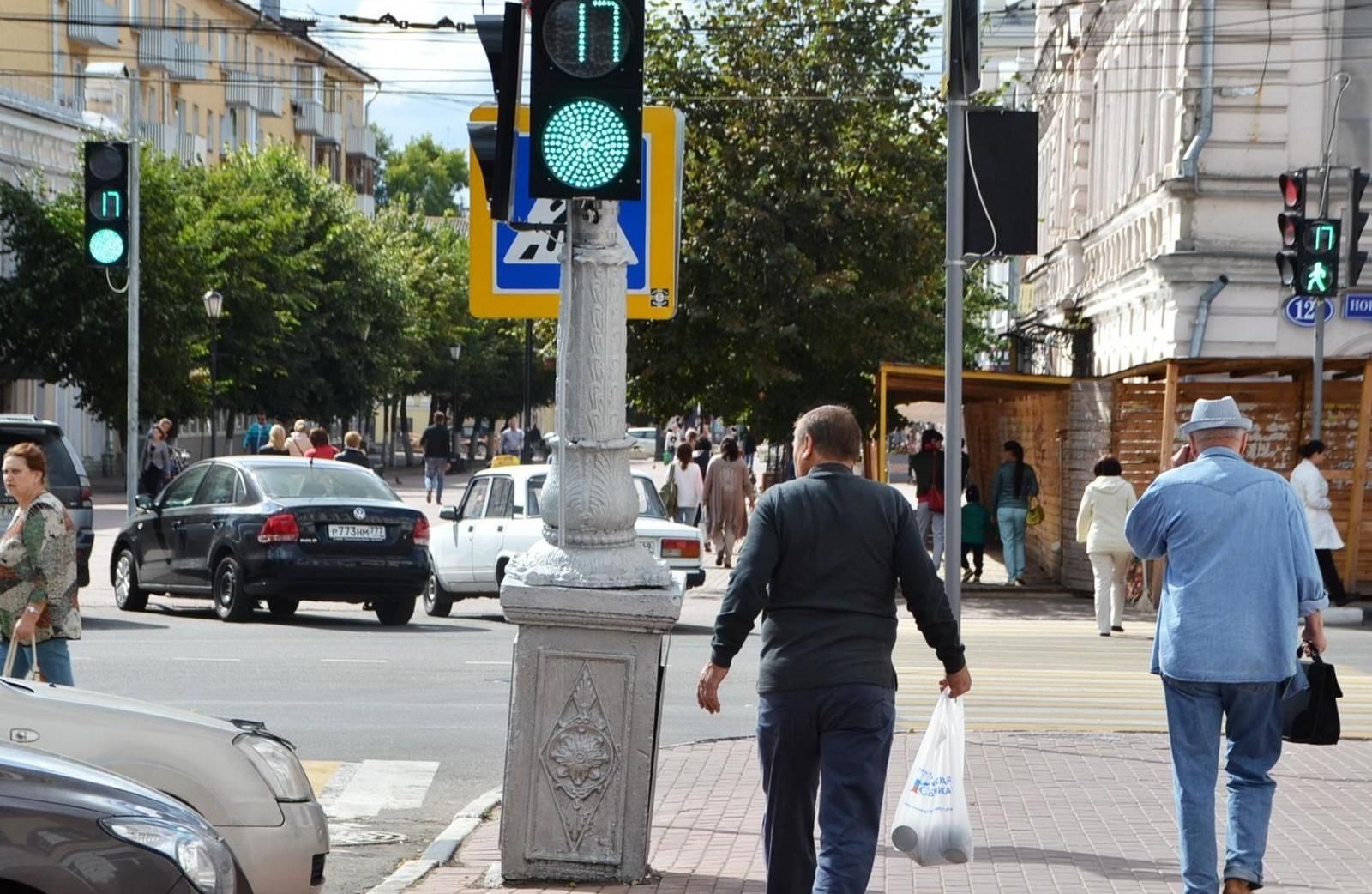 Фото светофора на дороге