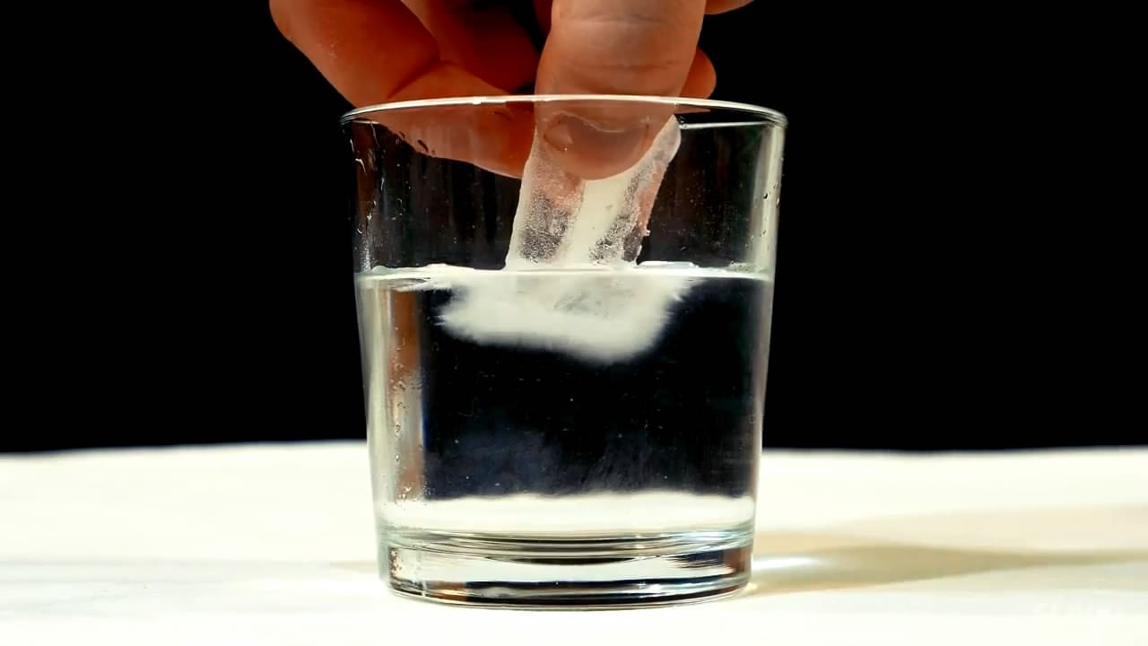 5 экспериментов с водой. Вода опыты с водой. Интересные опыты с водой. Опыт со стаканом и водой. Вода + масло в стакане эксперимент.