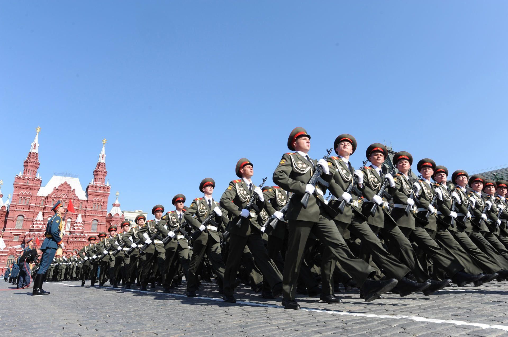 Солдаты на красной площади