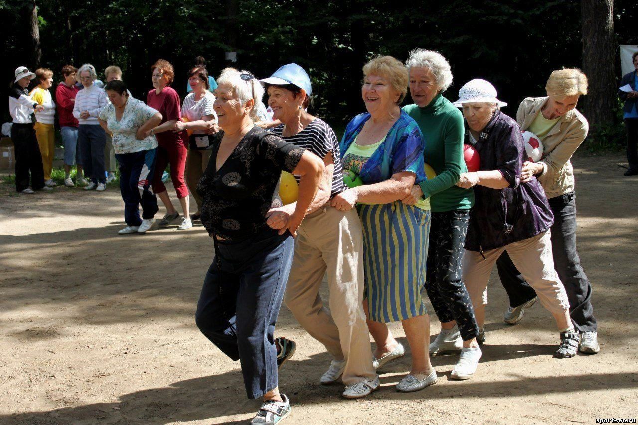 Сценарий отдых для пожилых людей. Организация досуга пожилых людей. Досуг пенсионеров. Веселые пенсионеры. Бабушка танцует.