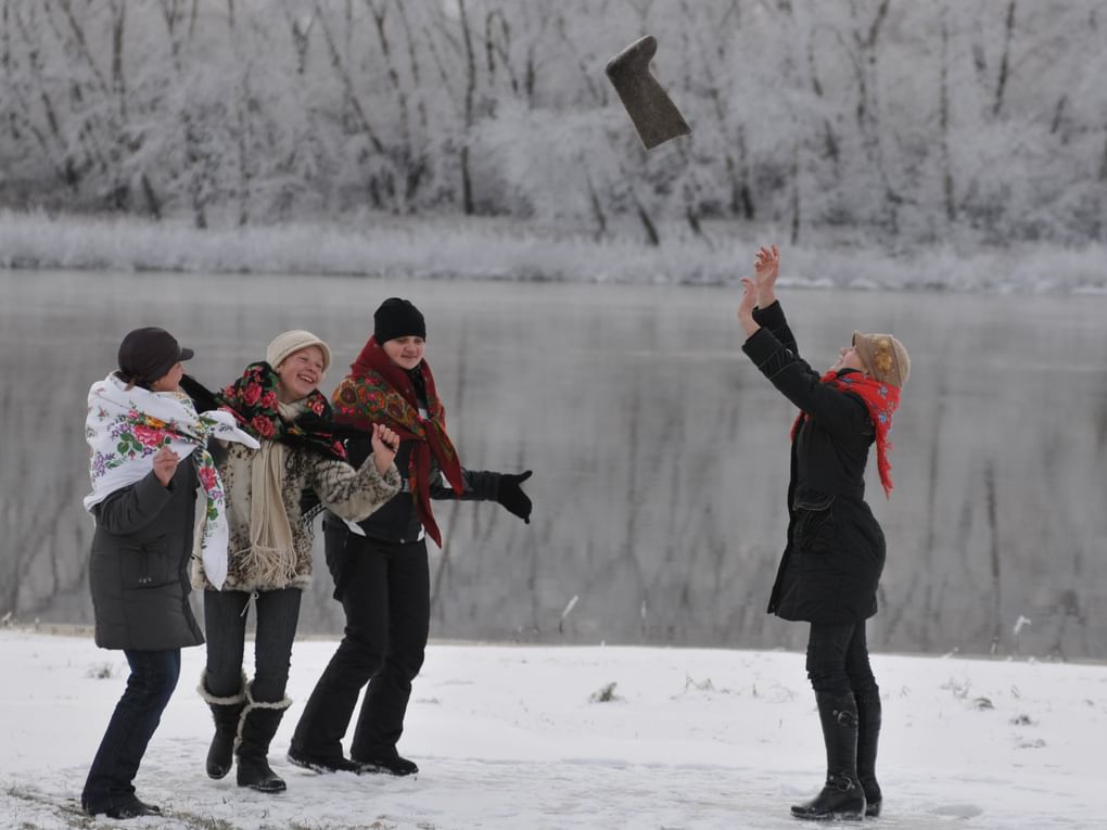 Святочные гадания. Абакан, Республика Хакасия, 2009 год. Фотография: Александр Колбасов / ИТАР-ТАСС