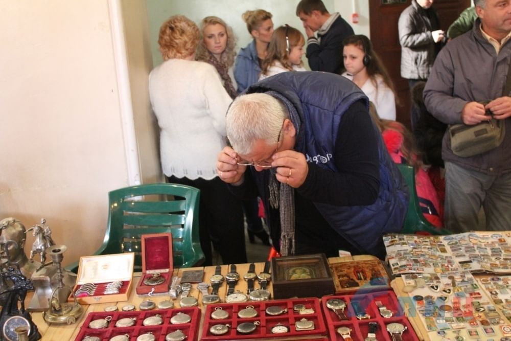 клуб коллекционеров. спортивный коллекционер. встреча коллекционеров пивной атрибутики. клуб коллекционеров. слет коллекционеров москва.