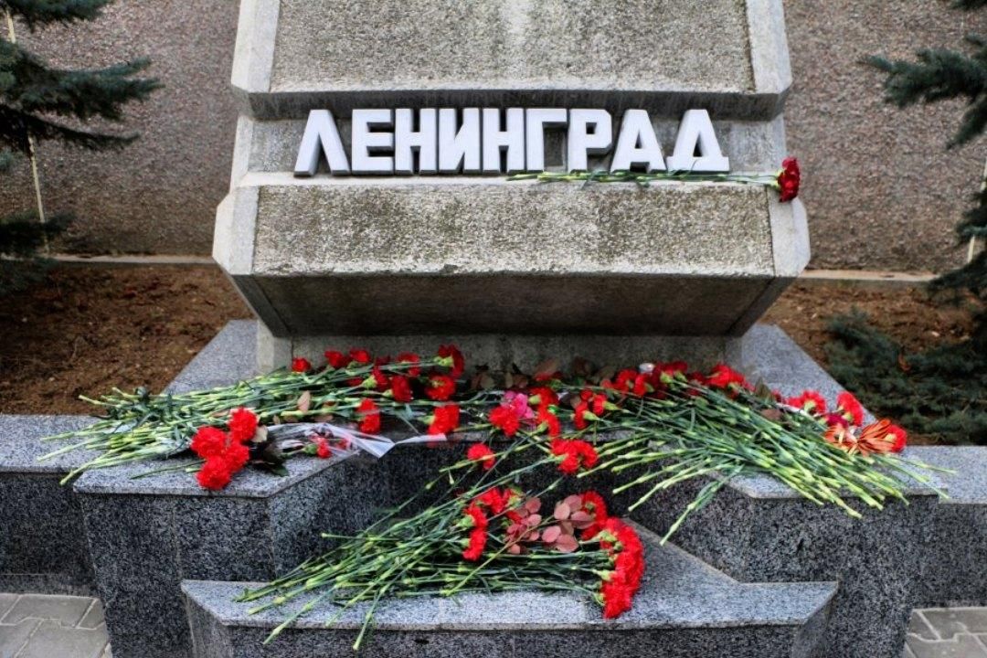 Обелиск блокада ленинграда. Мемориал блокады Ленинграда. Памятник блокаде Ленинграда. Мемориалы и памятники в честь блокады Ленинграда. Памятник жертвам блокады в Санкт Петербурге.