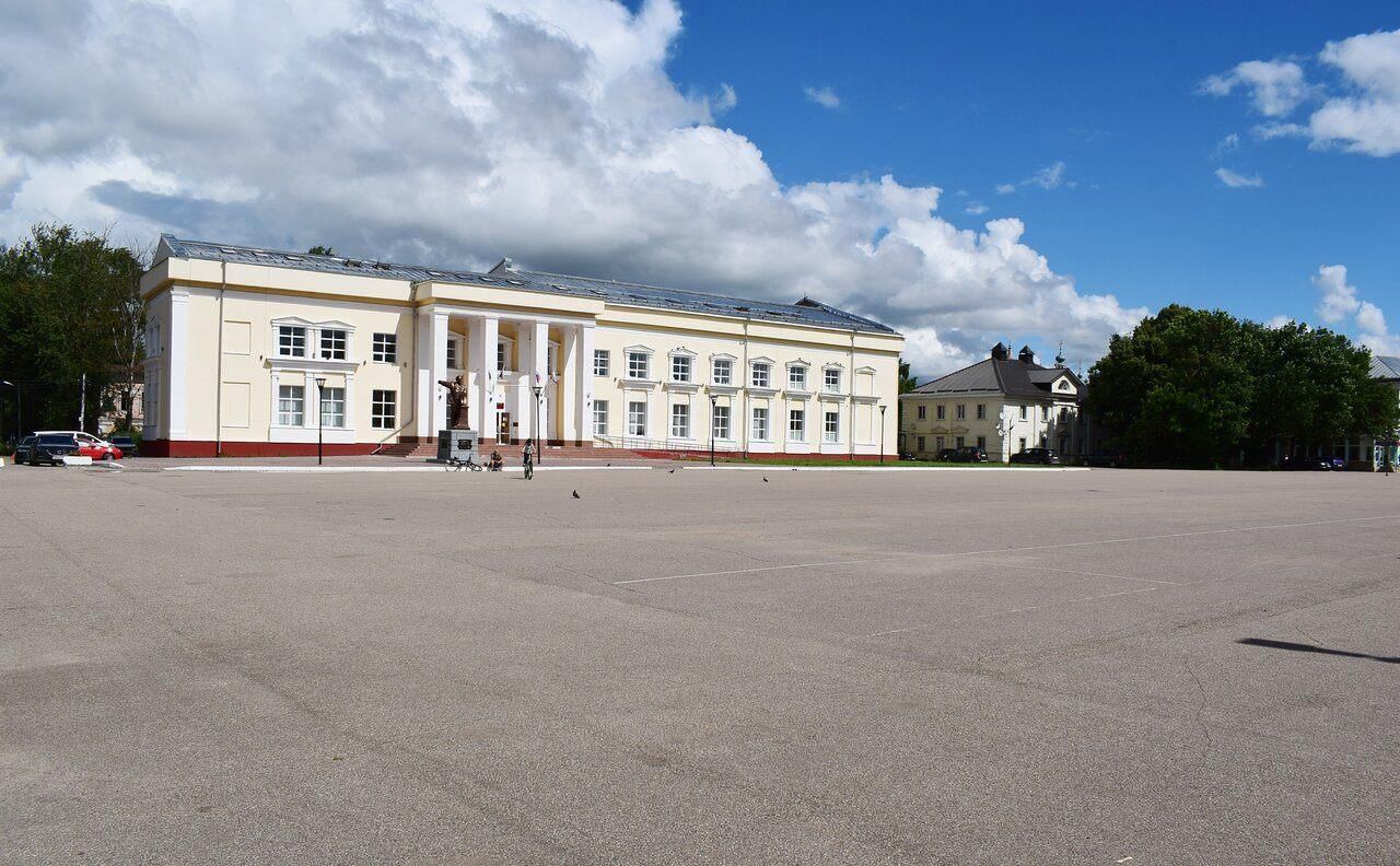 Город народная. Народная площадь Переславля-Залесского. Переславль народная площадь. Здание администрации Переславль Залесский. Дом культуры Переславль-Залесский.