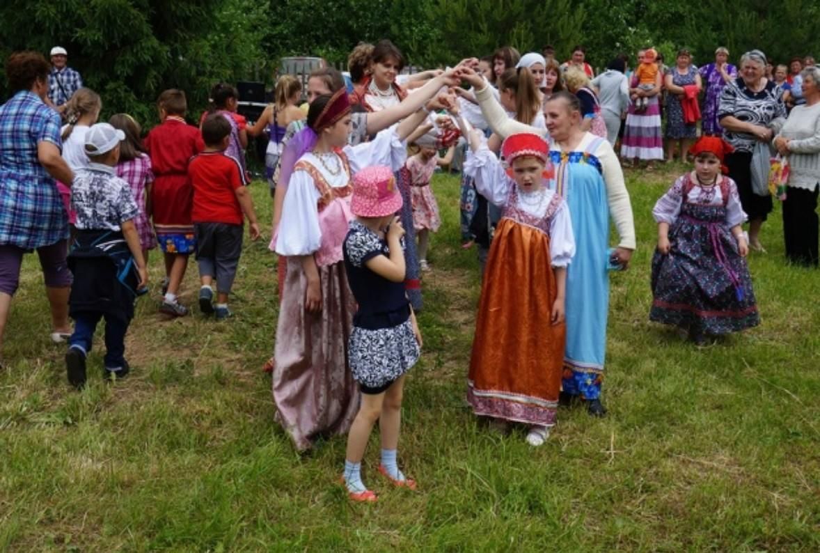 Игры традиции россии. Праздники в Романовском подворье Тутаевский район. Хороводы Ярославля и области. Хороводные традиции Удмуртской Республики. У наших ворот всегда хоровод.