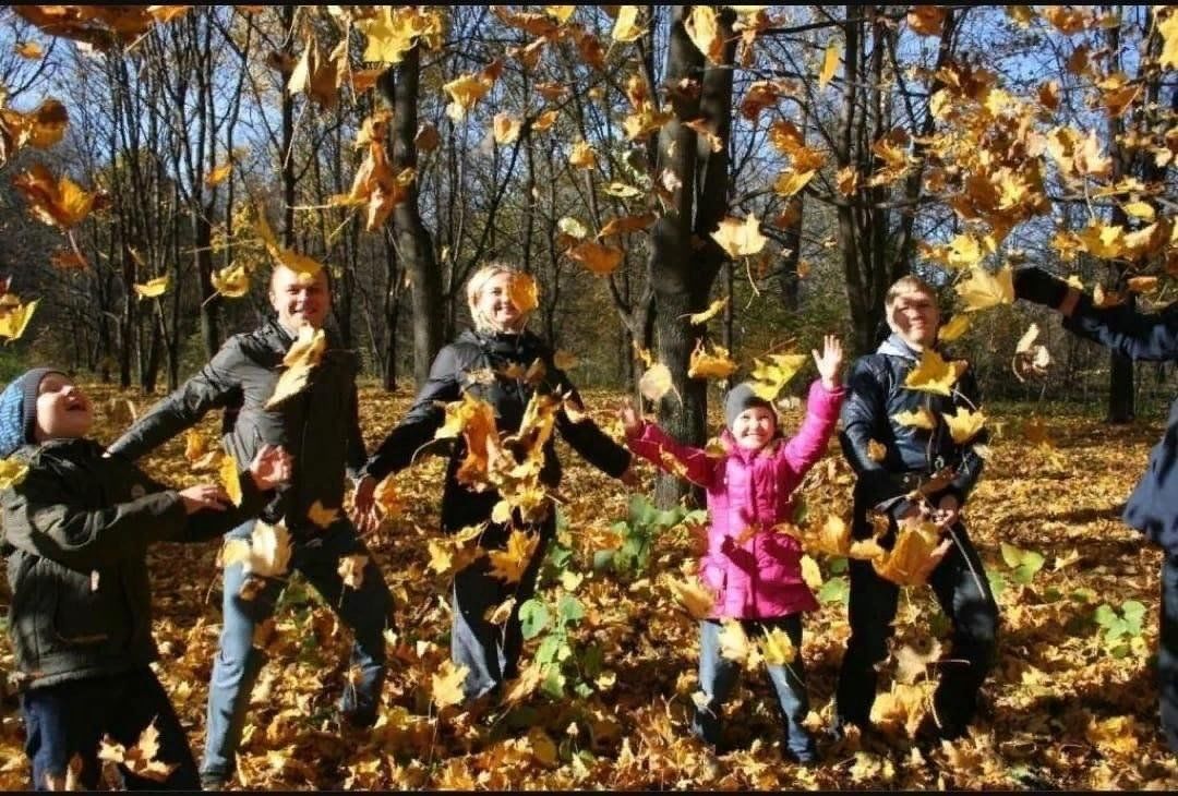 Девочка осень. Осень золотая осень любят очень дети. Осень для детей. Осень золотая осень любят очень дети. Осень золотая осень любят очень дети.