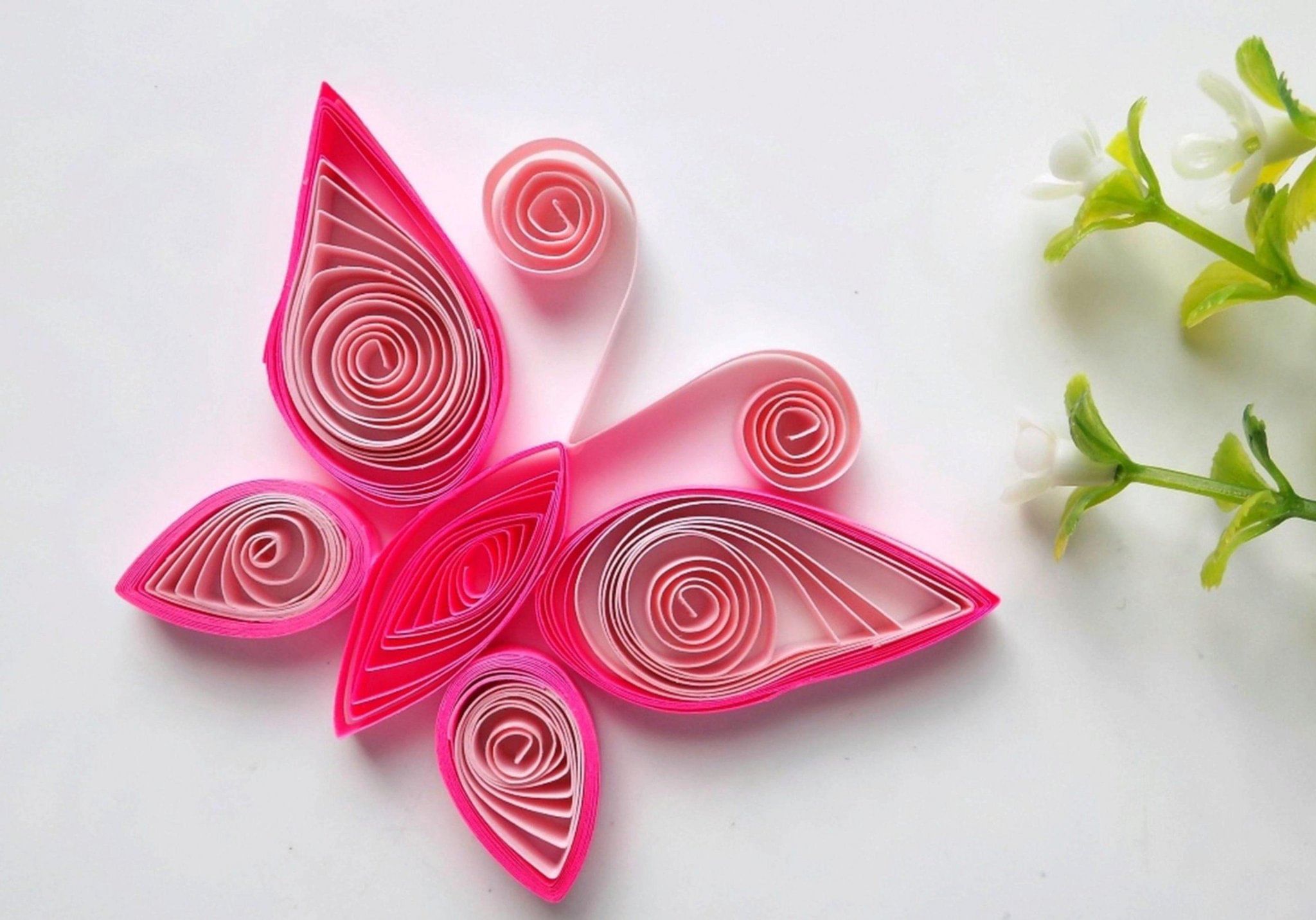 Простая работа своими руками. Quilling paper для начинающих. Квиллинг бабочка. Бабочка из квиллинга. Квиллинг бабочка для начинающих.