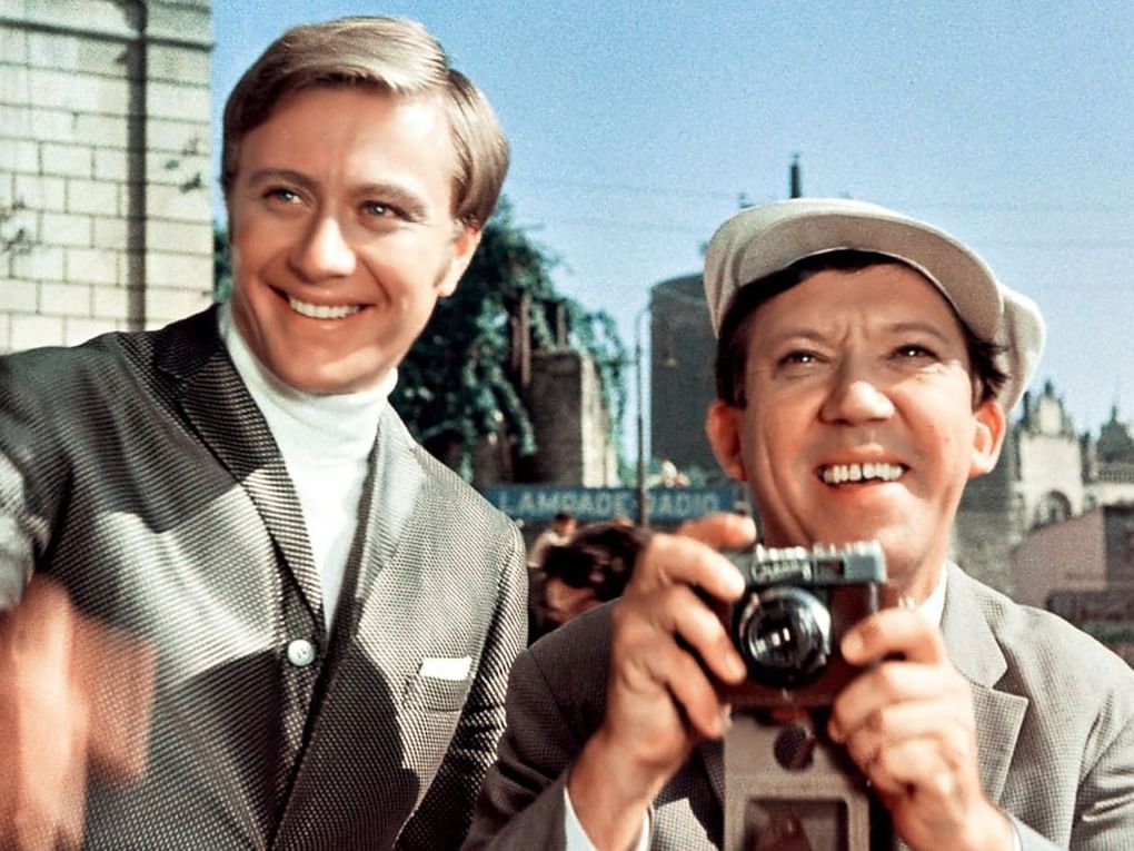 Кадр из художественного фильма Леонида Гайдая «Бриллиантовая рука» (1968)