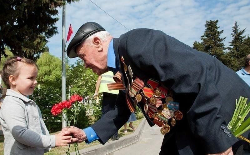 Фото с ветеранами на 9 мая