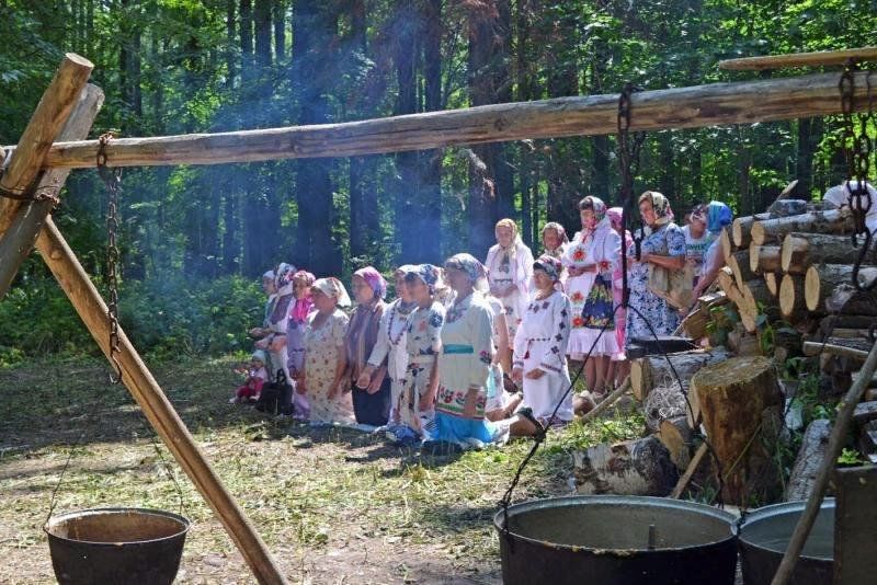 Древнейший музыкальный инструмент в марийской деревне. Сурем Марийский праздник. Праздник Сурем у марийцев. Марийские Рощи в Марий Эл. Священные Рощи Марий Эл.