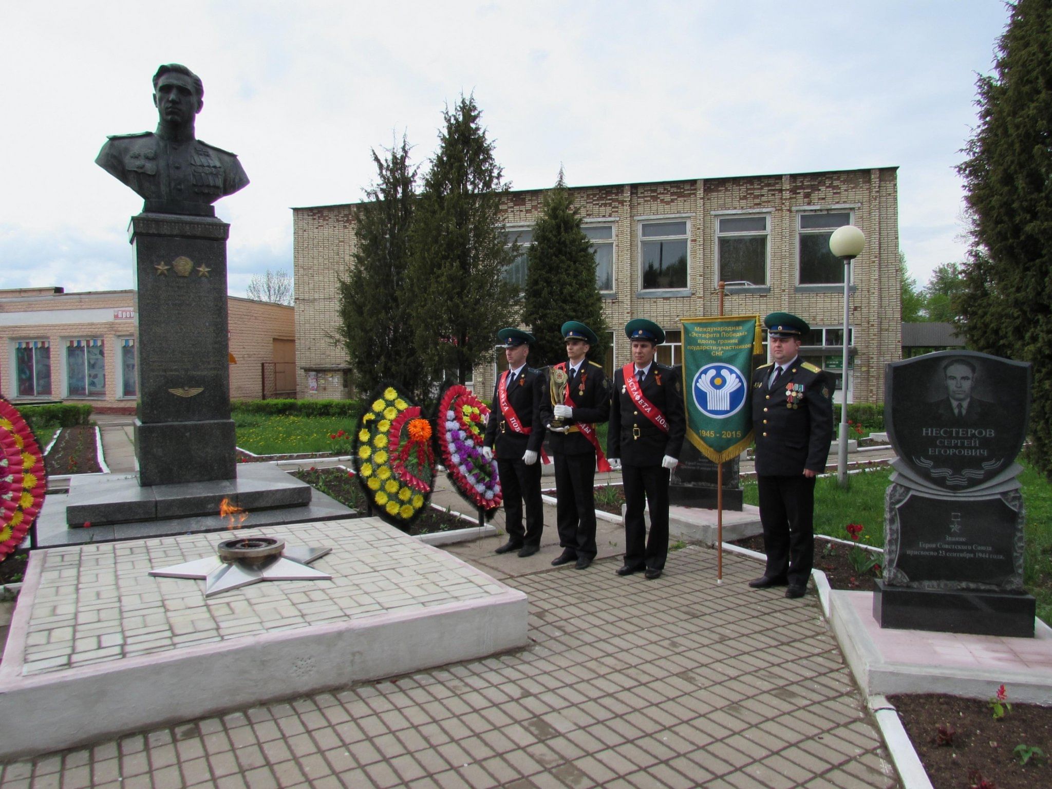 Погода в монастырщине смоленской. Монастырщина (Монастырщинский район). П Монастырщина Смоленская область. Смоленская область Монастырщина мемориал. Аллея героев Монастырщина.