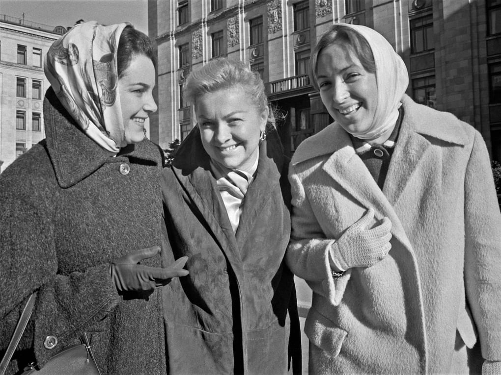 Слева направо: Элина Быстрицкая, актрисы Людмила Целиковская и Клара Лучко. 1961. Фотография: Валентин Мастюков / ТАСС