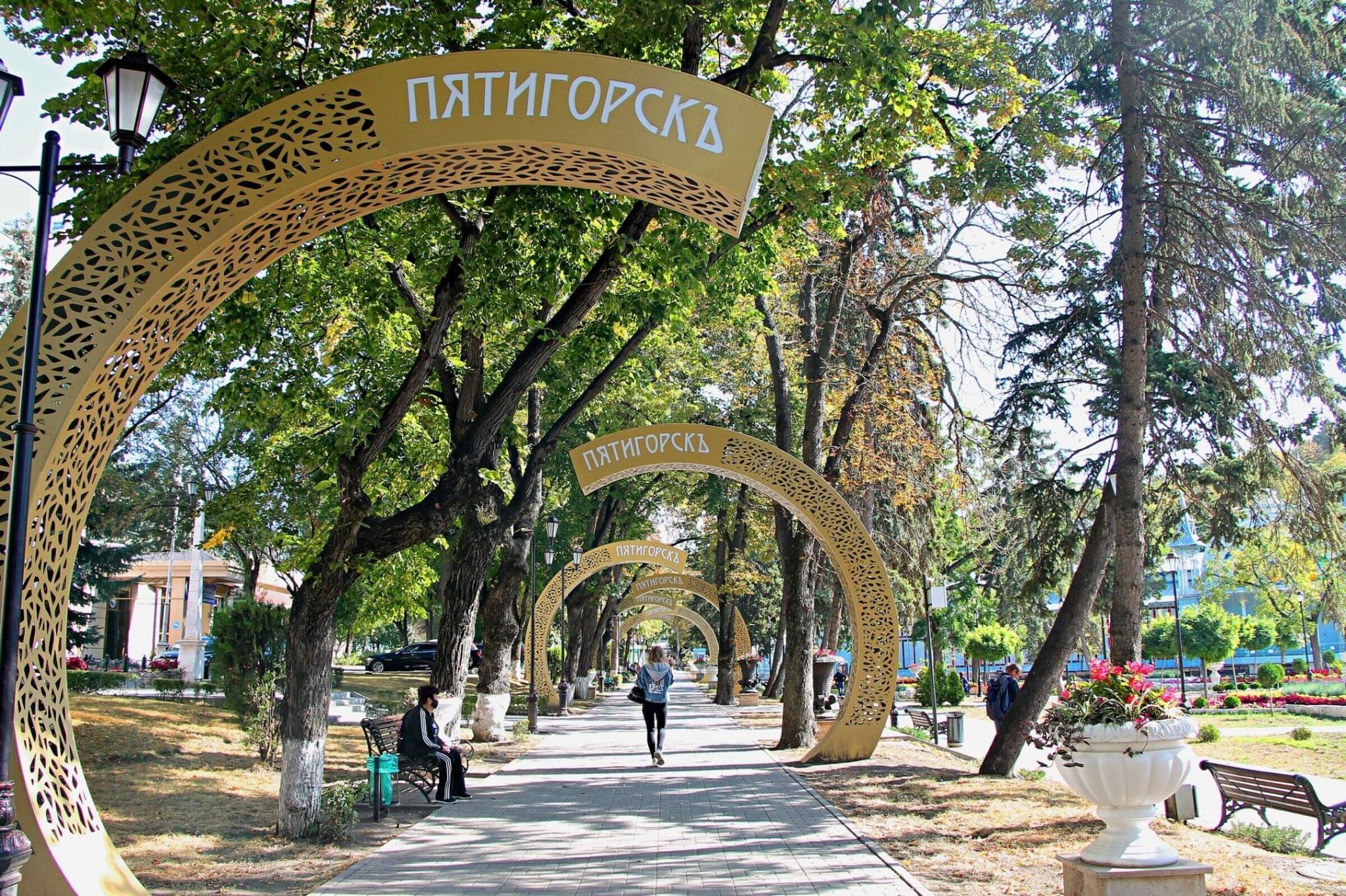 Пятигорский парк цветник