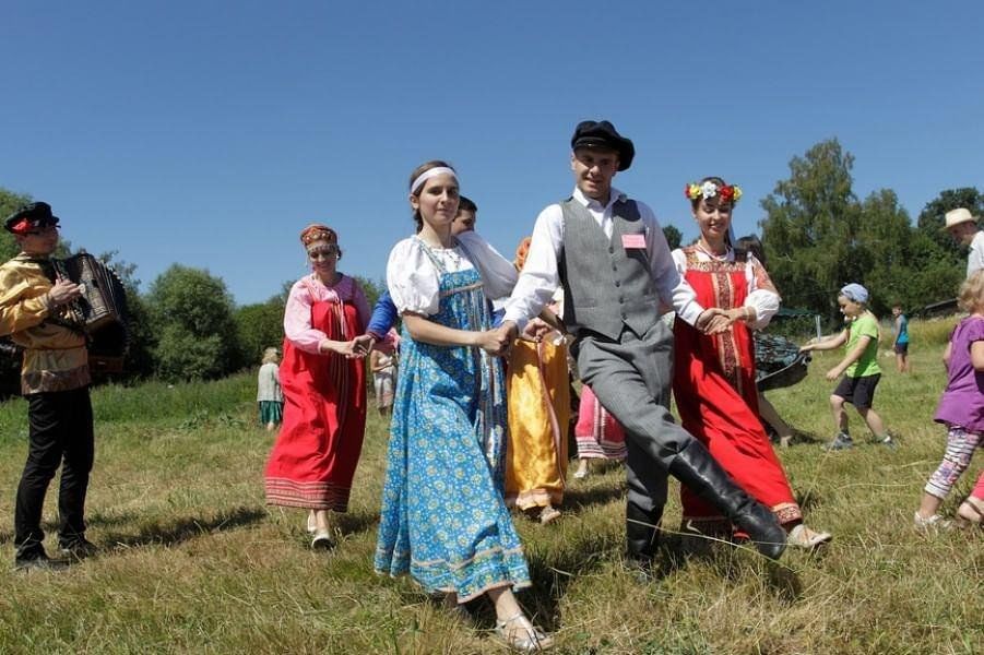 Село народные. Деревенская кадриль Козуля Повалихинская. Деревенские пляски. Танцы в селе. Танцы в деревне.