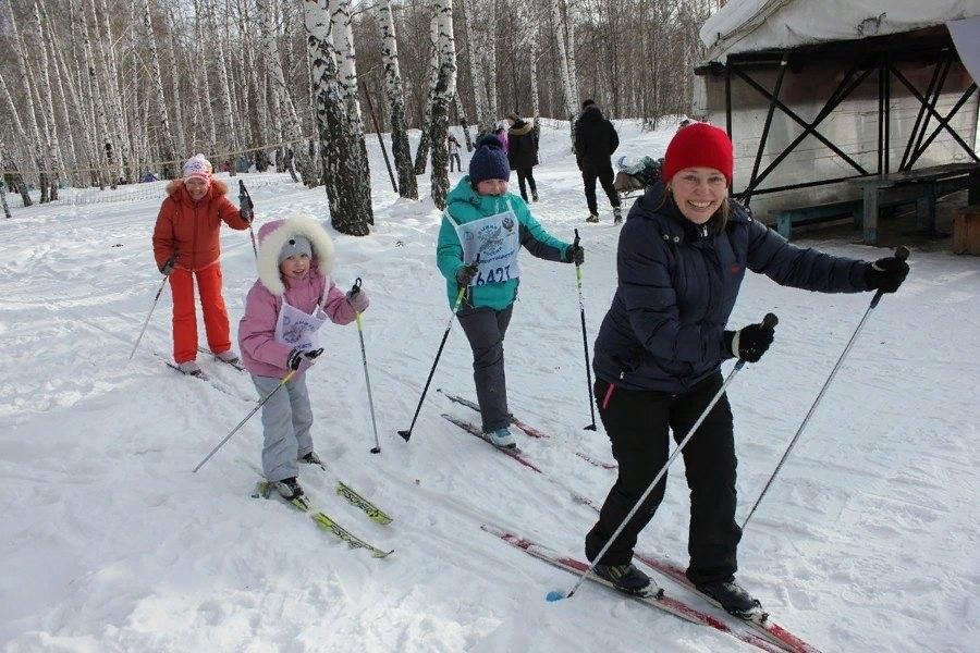 Описание фотографии соревнования на лыжах