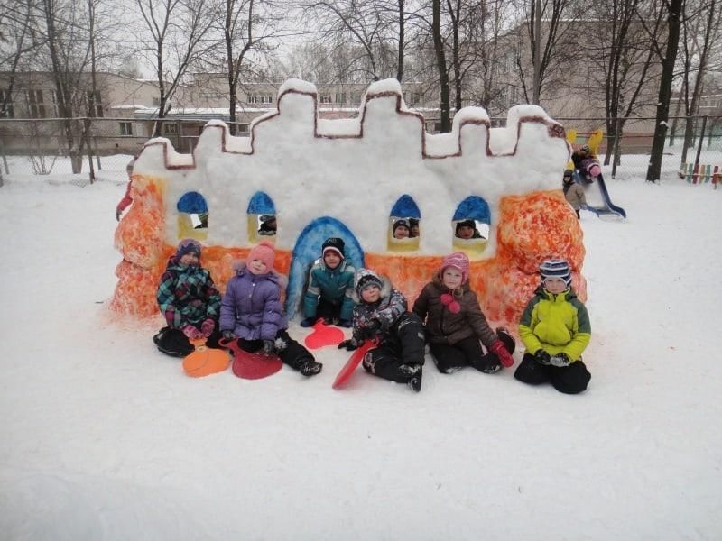 Горки крепости из снега